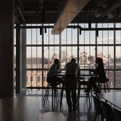 Bild: Rodeo Project Management Software – Unsplash | bearbeitet mit KI (ChatGPT), Bild: Rodeo Project Management Software – Unsplash | bearbeitet mit KI (ChatGPT)