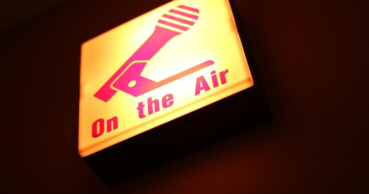 amy-kauft-mit-Radioadmaker-ein-KI-Tool-zur-Spoterstellung