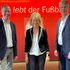 Bärbel Schnell mit den Quarter Media Geschäftsführern Tibor Gaddum und Oliver Lessing, Bild: Kicker