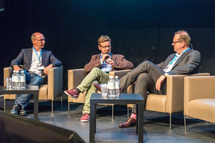 Jens von Rauchhaupt (m.) im Gespräch mit Uli Kramer und Robert von Treuenfels (v.l.), Bild: Kay Michalczak Bild: Kay Michalczak