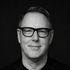Christopher Kaiser, Score Media Group, Bild: Oliver Doll – Content Fleet | Hintergrund erweitert mit KI (ChatGPT)