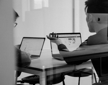 Bild: Charlesdeluvio – Unsplash