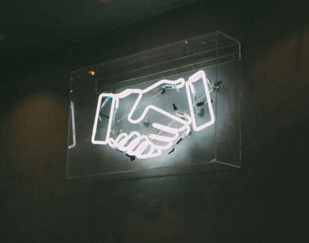 Bild: Charles Deluvio - Unsplash