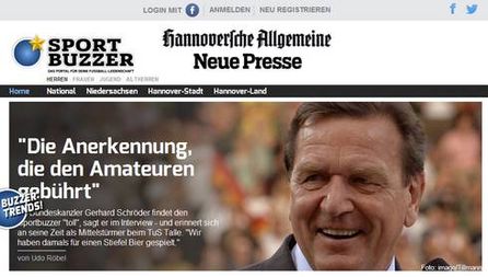 Gerhard Schröder findet den Sportbuzzer "toll" , Bild: Screenshot Hannoversche Allgemeine Sportbuzzer