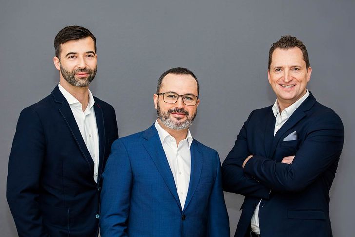 v.l.n.r.: Ralf Hammerath, Alen Nazarian und Jens Pöppelmann, Bild: d-force Presse Bild: d-force Presse