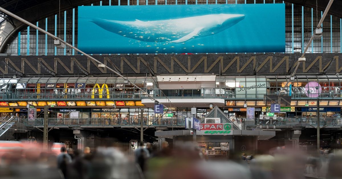 Str-er-plant-gr-ten-DOOH-Screen-Deutschlands-im-Hamburger-Hauptbahnhof