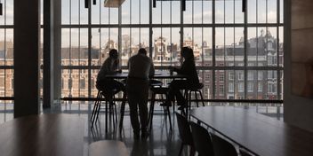 Bild: Rodeo Project Management Software – Unsplash | bearbeitet mit KI (ChatGPT), Bild: Rodeo Project Management Software – Unsplash | bearbeitet mit KI (ChatGPT)